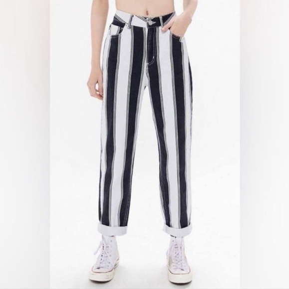 BDG women's Black and White Striped Mom Jeans Sz 27, 100% Cotton - Picture 1 of 7